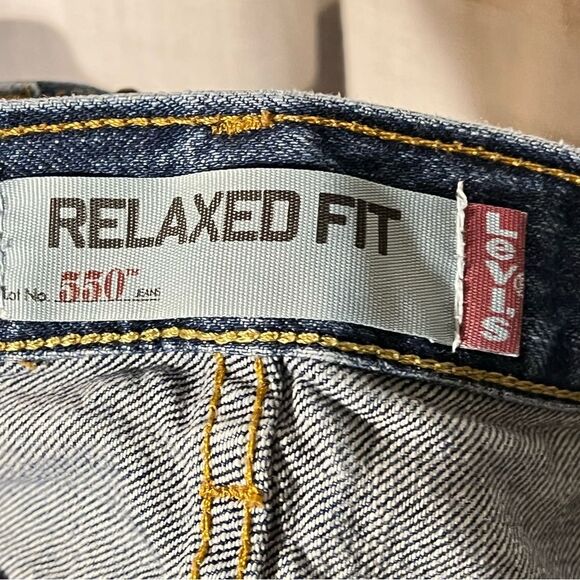 Levi’s 550 denim shorts size 40 relaxed fit inseam 10” - Picture 4 of 5